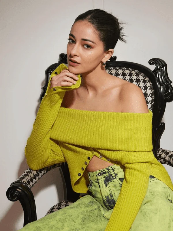 Ananya Pandey In C Shaped Stud Earrings